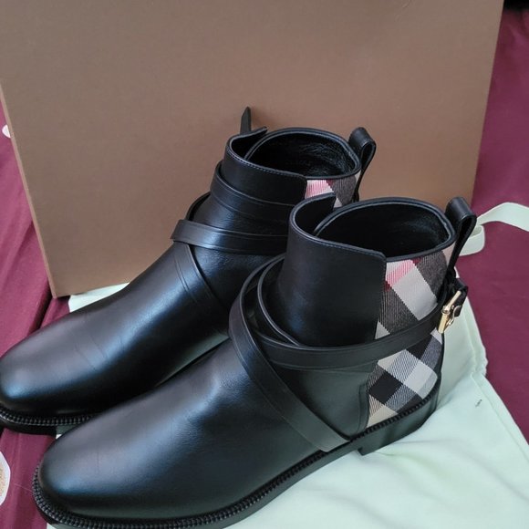 Burberry ankle booties Size 8.5 - Picture 4 of 5